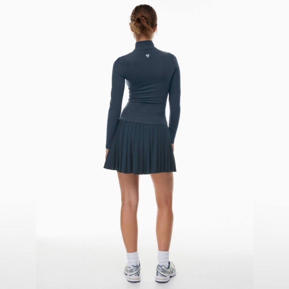 Aritzia TnAction TnaMOVE™ Tennis Mini Skirt in Total Eclipse - Picture 2 of 9